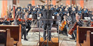 Für ein berührendes musikalisches Erlebnis sorgten die Sänger und Instrumentalisten in der Kirche St. Konrad in Ettmannsdorf. Foto: Renate Ahrens
